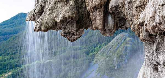 xaroumeno-derma-nero-pigis-reotier-systatika-loccitane